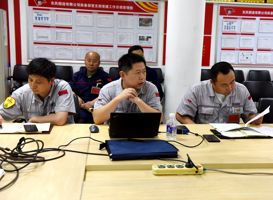 C:\Users\liangxq\Desktop\“三個報告”剛露面，鍛造廠員工為何討論的既熱烈又激烈？\鍛造廠討論公司黨代會報告現(xiàn)場9.jpg